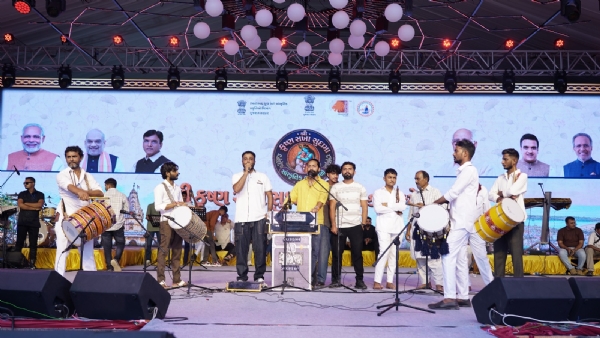 પરંપરાગત   પહેરવેશ  અને  મણિયારા રાસથી  લોકમેળામાં છવાયો  મહેર  સંસ્કૃતિનો  રંગ.
