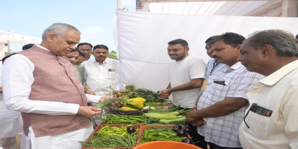 રાજ્યપાલ આચાર્ય દેવવ્રતની ઉપસ્થિતિમાં, તલોદમાં પ્રાકૃતિક કૃષિ પરિસંવાદ કાર્યક્રમ યોજાયો