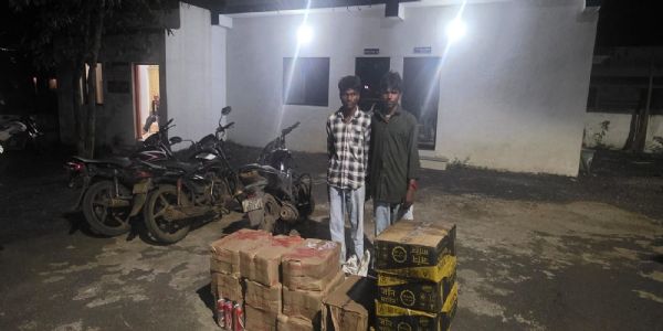 બે બાઈક પર લઈ જવાતો ₹1.15 લાખનો વિદેશી દારૂ ઝડપાયો, બે આરોપી પકડાયા