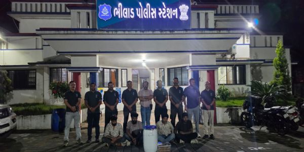 વલસાડ SOGની મોટી કાર્યવાહી: 9.961 કિલો ગાંજા સાથે ચાર આરોપી ઝડપાયા