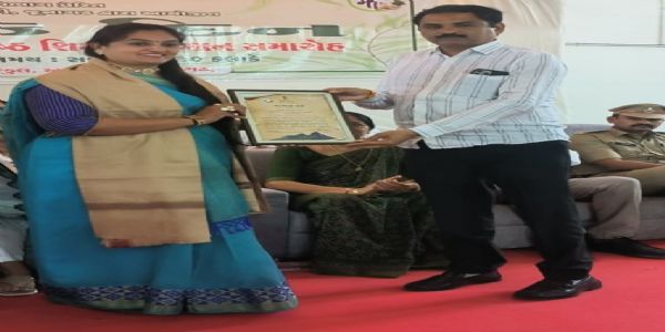 મોટી પિંડાખાઇ પ્રાથમિક શાળાના શિક્ષિકા જાગૃતી હરિયાણી તાલુકાના ‘શ્રેષ્ઠ શિક્ષક’ તરીકે સન્માનિત