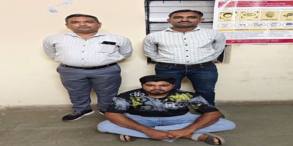 નવેક માસથી સાયબર ફ્રોડના ગુનામાં નાસતા ફરતા આરોપીને અમરેલી પેરોલ ફર્લો સ્કવોર્ડે જુનાગઢથી ઝડપી પાડ્યો