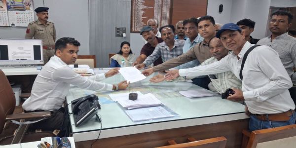 OBC, SC, ST, માયનોરિટી અને NTT ઉમેદવારોને અન્યાયનો આક્ષેપ, ઓછા મૌખિક માર્ક આપી નોકરીથી વંચિત રાખવાના વિરોધમાં કલેક્ટરને આવેદનપત્ર